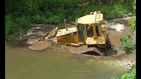 Heavy Equipment Stuck in Mud | The Worst Excavator Recovery - YouTube