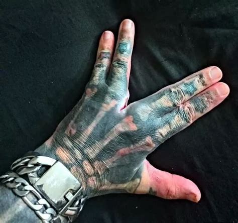 Top 65+ terminator hand tattoo best - in.cdgdbentre