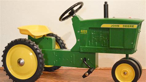 John Deere 4020 Narrow Front Pedal Tractor | T215 | Davenport 2016