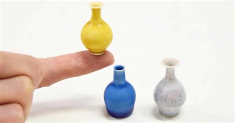 Small Ceramic Pots That Can Fit in the Palm of Your Hand