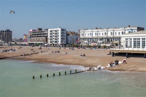 WORTHING, WEST SUSSEX/UK - APRIL 20 : View of Worthing Beach in ...