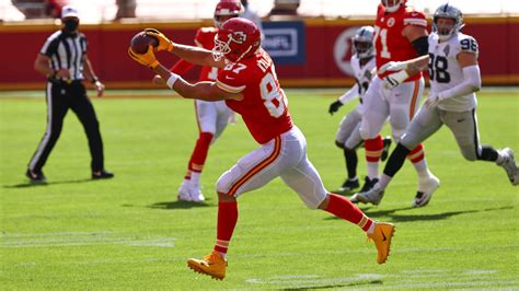 Travis Kelce Catches for a Hefty 32-Yard Gain