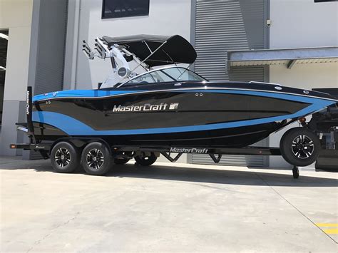 MasterCraft XT22 2019 Model - Midnight Black + Jet Stream Blue | Blakes Marine