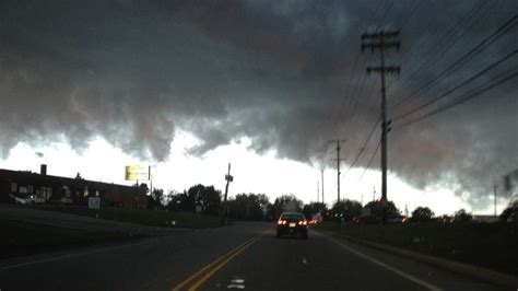 Dozens take photos of clouds that look like tornado