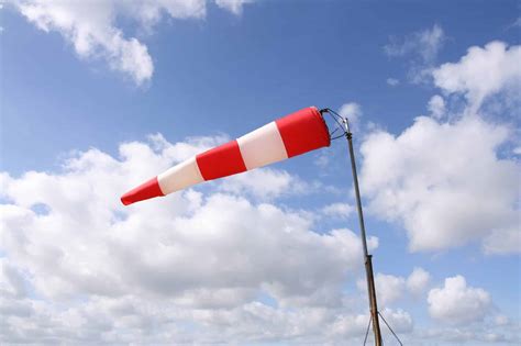 What is a High Wind Warning? - The Weather Station Experts