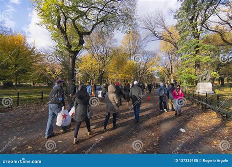 New York Central Park editorial image. Image of walking - 137335185