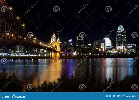 Skyline of Cincinnati Ohio editorial photo. Image of bridge - 131939091