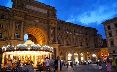 Piazza della Repubblica, Florence - Location, Review & Sights | Free-City-Guides.com