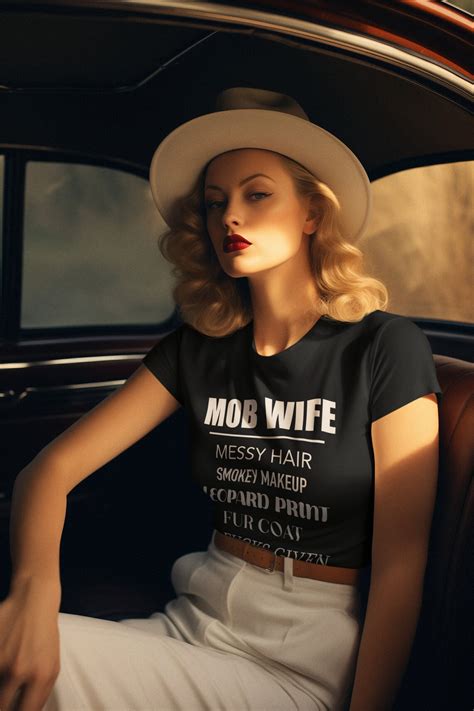 MOB WIFE 101 Mob Wife T-shirt Mob Wife Vibes Mob Wife Era Statement T ...