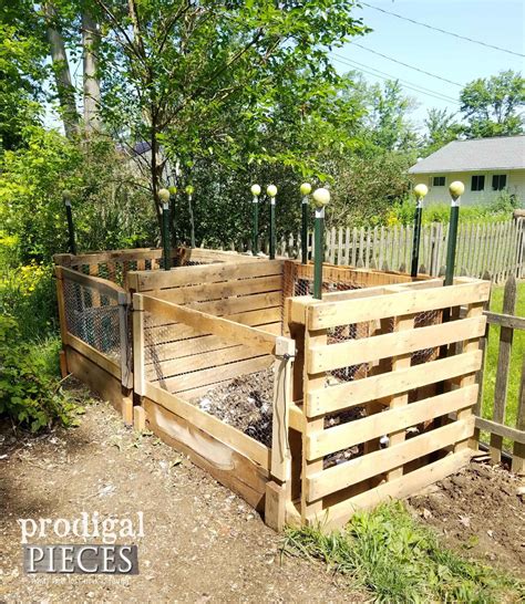 15 Beautiful Do-It-Yourself Pallet Gardens That You’re Sure To Love | Compost bin pallet ...