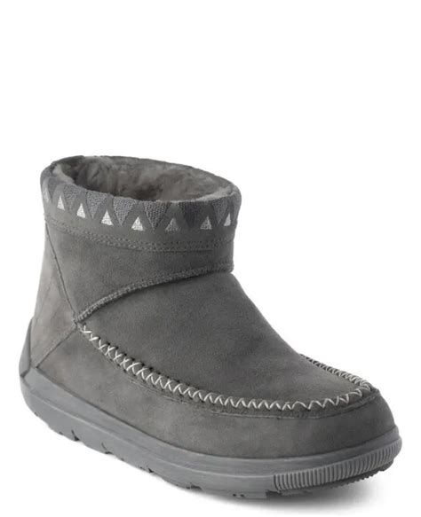 8 Best Canadian Winter Boots to Keep Warm in the Snow & Cold - 2023