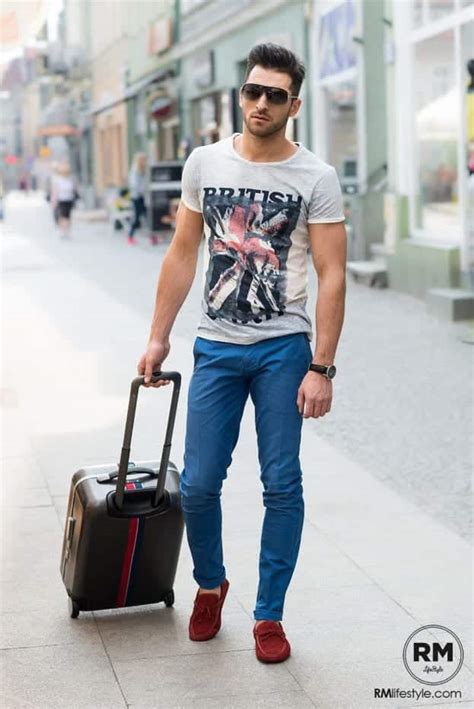 15 Best Summer Travelling Outfit Ideas for Men -Travel Style