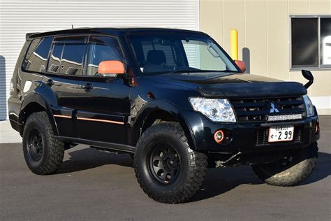 Lifted Mitsubishi Pajero on 33" Offroad Wheels from Japan | Mitsubishi pajero, Mitsubishi cars ...