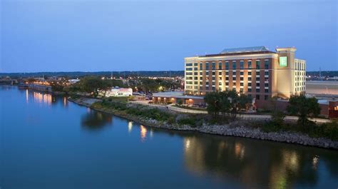 Embassy Suites by Hilton East Peoria Riverfront hotel