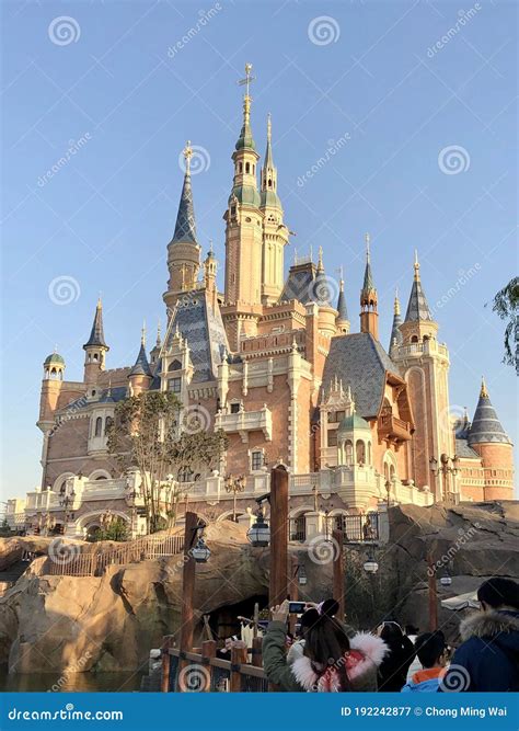 Disneyland Castle editorial photography. Image of shanghai - 192242877