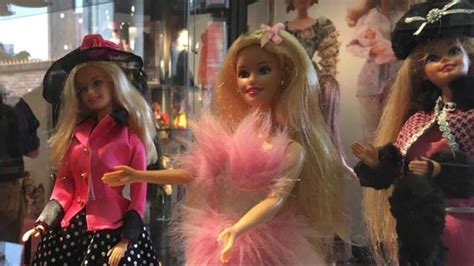 600 Barbies on display in museum Almelo: 'It's not a stupid blonde ...