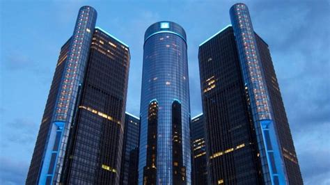 Iconic Ren Cen. The hotel is the central tower. - Picture of Detroit ...