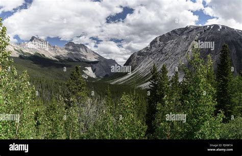 Rocky mountains in Banff National Park Stock Photo - Alamy