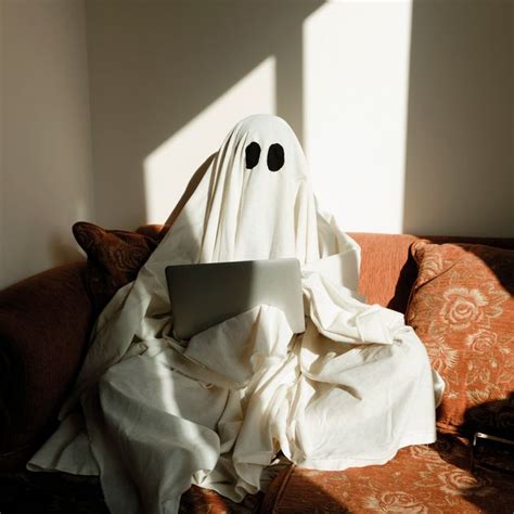 I Want to Quarantine With a Ghost