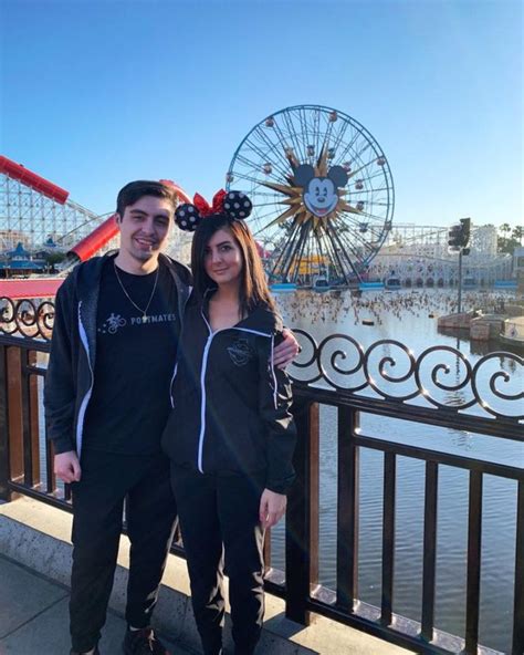 Shroud With her Girlfriend They Looks so Cute Together : r/Shroud