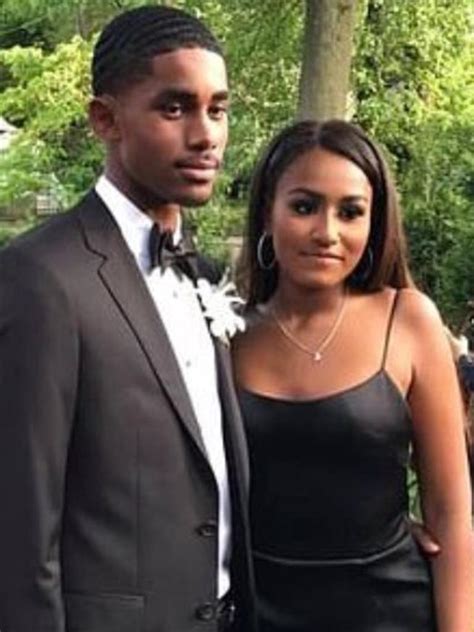 Sasha Obama stuns in black dress for prom | Photo