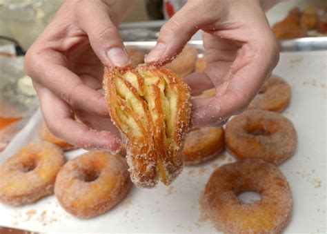 Just don't call 'em 'cronuts': Croissant-doughnuts hit local bakeries ...