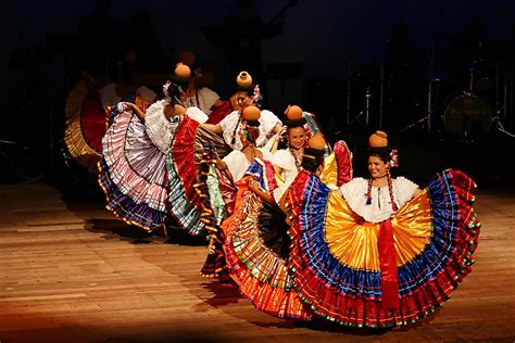 Ana Picado Ramírez: Sigue tejiendo el legado de los trajes típicos tradicionales - Periódico ...