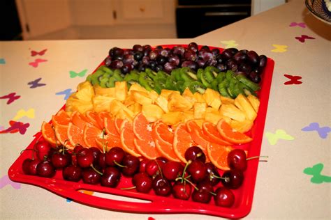 rainbow fruit tray | Rainbow fruit trays, Rainbow birthday, Fruit tray