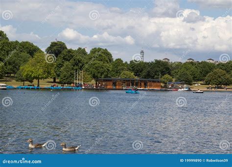 Serpentine Lake, Hyde Park, London Editorial Image | CartoonDealer.com #213163330