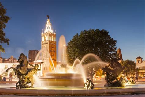 Plaza kansas city Stock Photos, Royalty Free Plaza kansas city Images ...