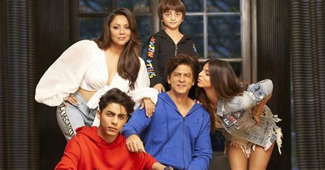 Gauri Khan Shares Stunning Family Portrait Ft Shah Rukh Khan, Children Suhana, Aryan & AbRam