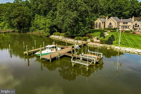 PRIVATE WATERFRONT ESTATE | Maryland Luxury Homes | Mansions For Sale | Luxury Portfolio