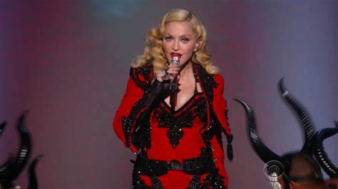 Madonna Performs "Living For Love" At Grammys 2015 (VIDEO)