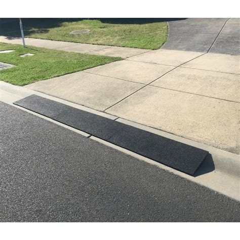 Heeve Driveway Rubber Kerb Ramp in 1m Sections for Rolled-Edge Kerb ...