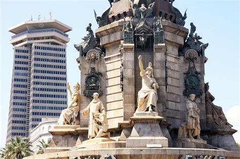 Premium Photo | Statue christopher columbus city barcelona