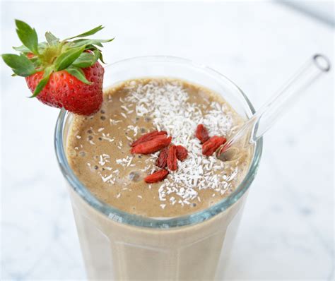 Goji Berry Superfood Smoothie - LaurenVacula.com