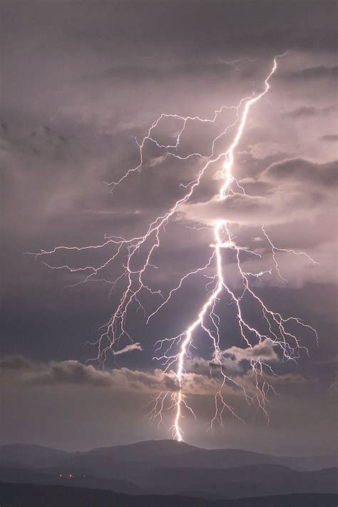 truesouthswagger: “$*cb*$ ” Awesome pic | Lightning photography, Lightning tattoo, Lightning