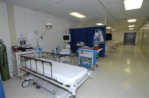 Hospital bed - Wikipedia