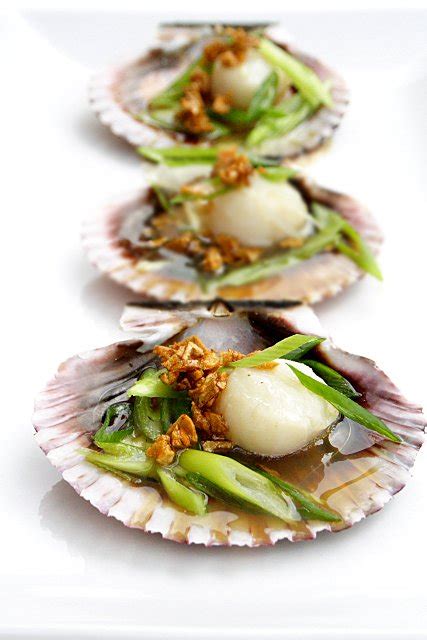 Steamed Scallops with Soy Sauce and Garlic Oil | Easy Delicious Recipes