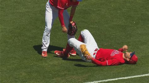 Phillies' Rhys Hoskins carted off the field with knee injury - NBC ...