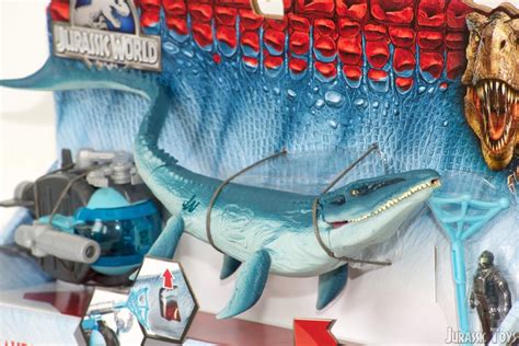 Mosasaurus vs Submarine - Jurassic Toys