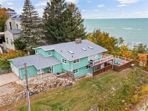 Lake Michigan Beach House | Top-rated New Buffalo Vacation Home Rentals @ WAYA Rentals