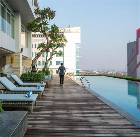 Hotel dengan Fasilitas Kolam Renang Outdoor di Surabaya - Dailyhotels.id