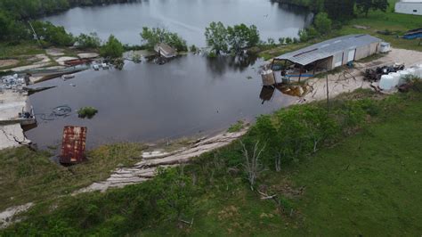 Daisetta sinkhole shows more movement overnight (aerial images ...