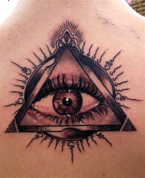 Gallery For > Illuminati Pyramid Eye Tattoo