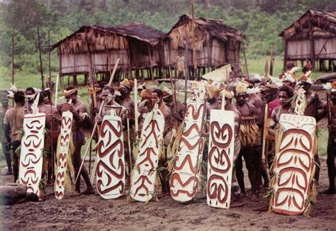 Suku Papua : Sejarah, Kebudayaan dan Adat Istiadat [Lengkap]- LezGetReal