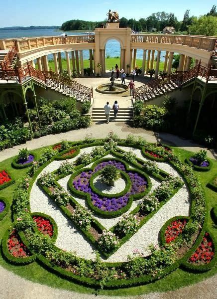 The sculpted gardens of the Schwerin Castle in Mecklenburg-Vorpommern state, Germany. | Gardens ...