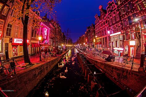 {"nl":"Amsterdam - De Wallen","en":"Amsterdam - Red light district ...