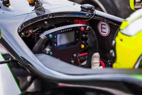 What is a Cockpit in a F1 car? (Including Halo) - Formulapedia