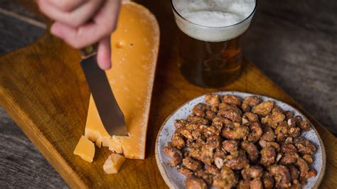 FOUR ESSENTIAL CHEESES FOR A SUPER BOWL CHEESEBOARD